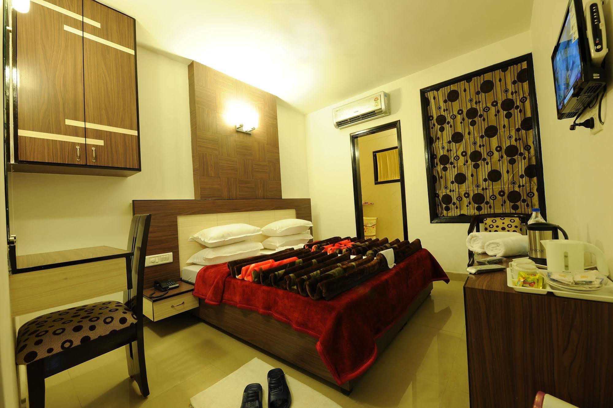 Hotel Hkj Residency Amritszár Kültér fotó